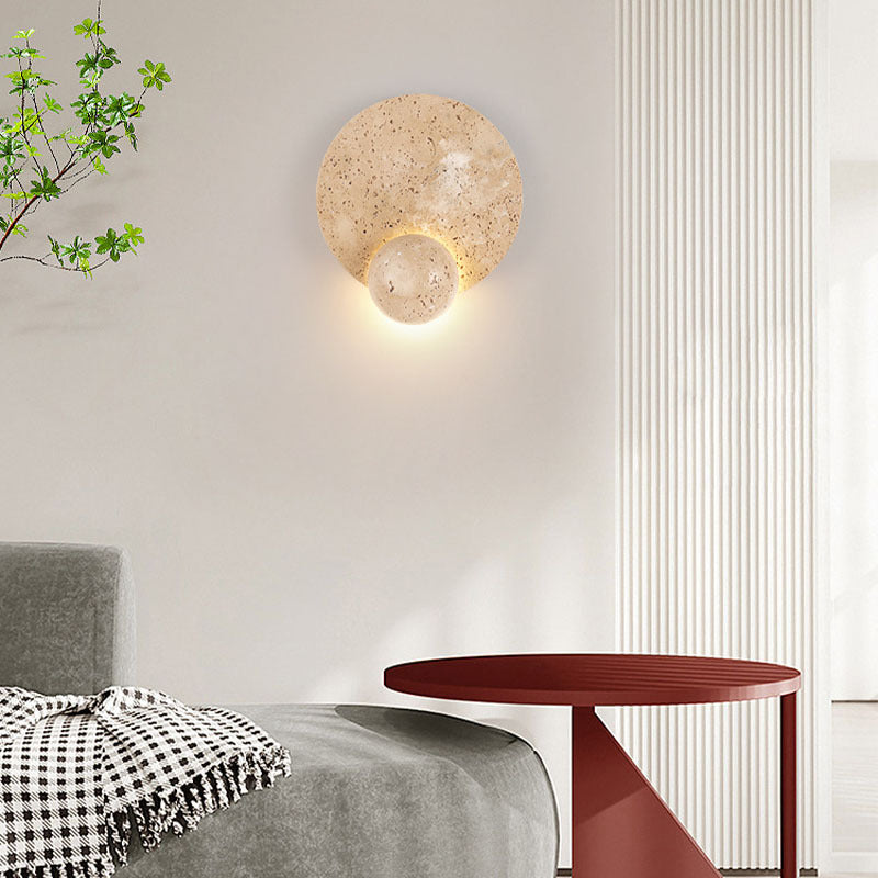 現代的なスカンジナビアのラウンドオーブイエロートラバーチンLEDウォールスコンスランプリビングルーム用