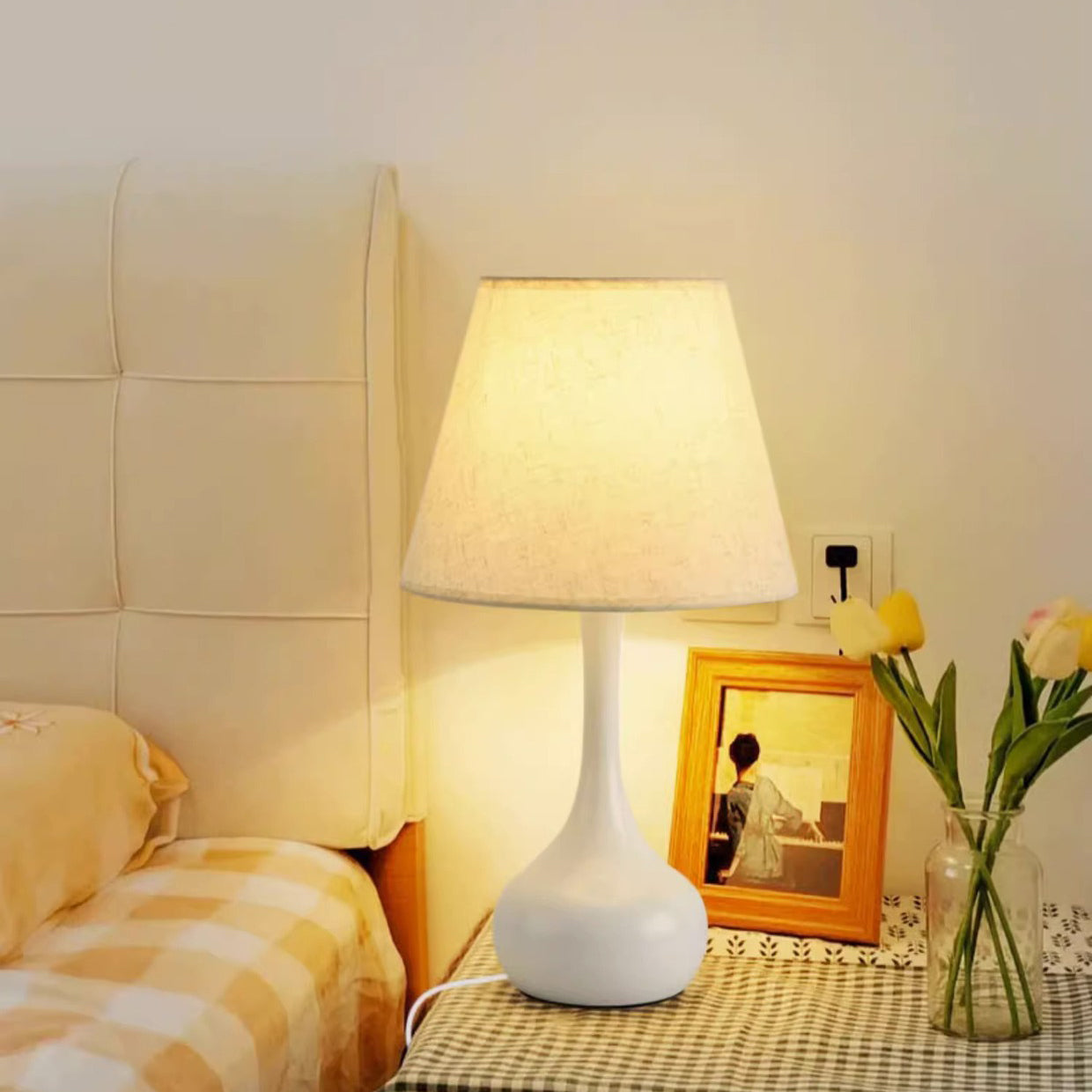 Contemporary Creative Round Teardrop Shape Scalloped Fabric Iron 1-Light Table Lamp For Living Room