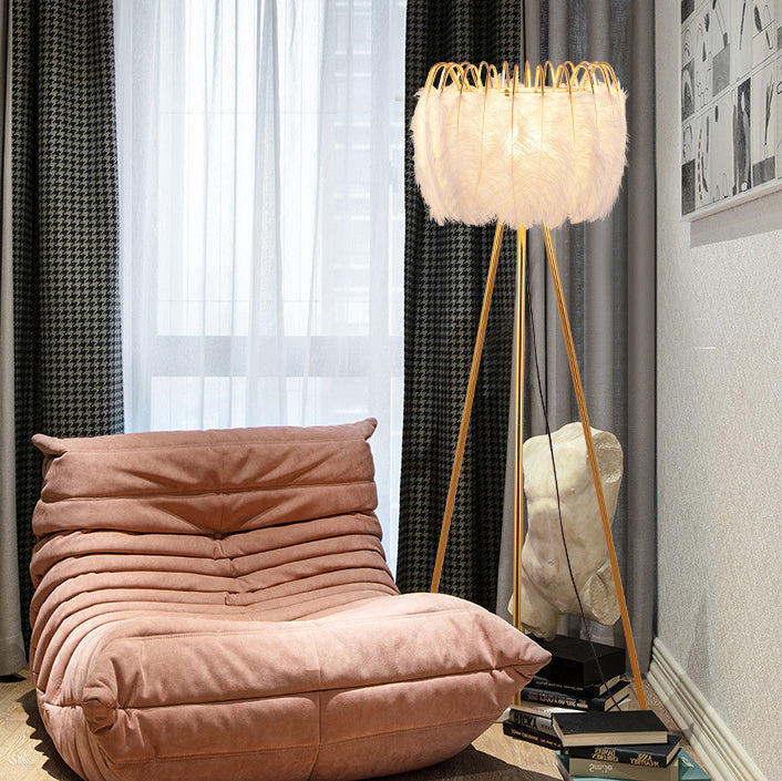 Contemporary Creative Curved Round Natural Feather Iron 1-Light Standing Floor Lamp For Living Room
