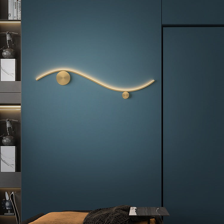 مصباح حائط LED دائري مموج من النحاس والسيليكون بتصميم عصري بسيط للممر