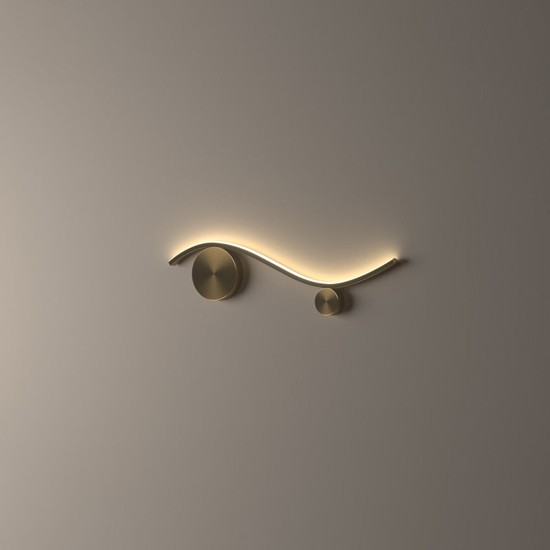 مصباح حائط LED دائري مموج من النحاس والسيليكون بتصميم عصري بسيط للممر