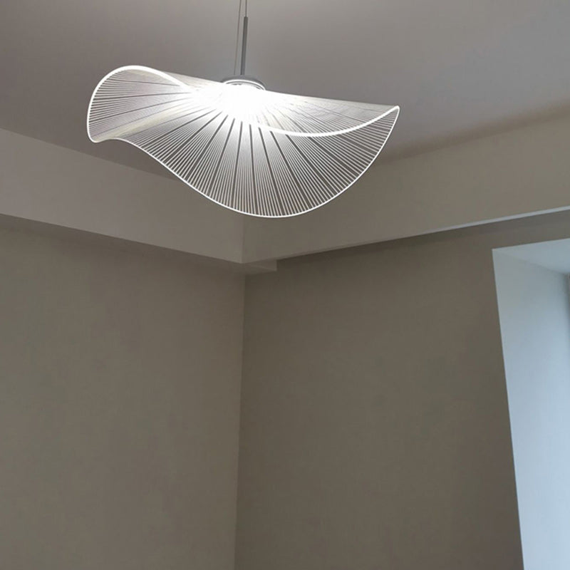 現代的な北欧風アルミアクリルハット 蓮の葉 LEDペンダントライト 寝室用