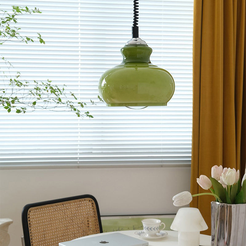 مصباح معلق تقليدي عتيق من الحديد والزجاج على شكل قرع دائري، مزود بمصباح واحد لغرفة الطعام