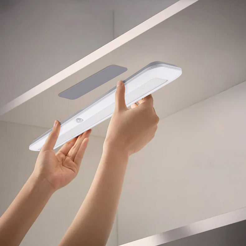 مصباح حائط LED من الأكريليك ABS بتصميم عصري بسيط مزود بمستشعر للجسم وشريط مستطيل قابل لإعادة الشحن مصنوع من مادة ABS وإضاءة ليلية لغرفة النوم