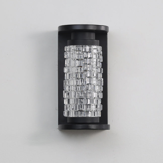 مصباح جداري LED أسطواني الشكل مصنوع من الفولاذ المقاوم للصدأ بتصميم عصري فاخر مقاوم للماء مصنوع من الكريستال الأكريليكي للفناء الخارجي