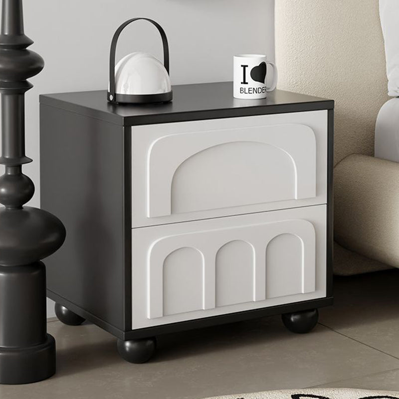 現代的なスカンジナビアのスクエア型無垢材多層ボードMDFナイトスタンド 寝室用 2段引き出し