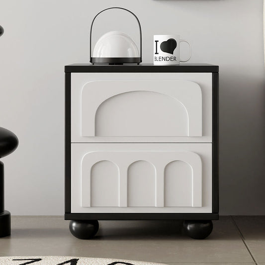 現代的なスカンジナビアのスクエア型無垢材多層ボードMDFナイトスタンド 寝室用 2段引き出し