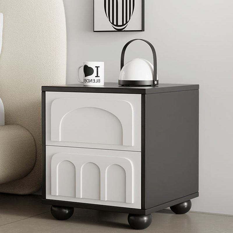 現代的なスカンジナビアのスクエア型無垢材多層ボードMDFナイトスタンド 寝室用 2段引き出し