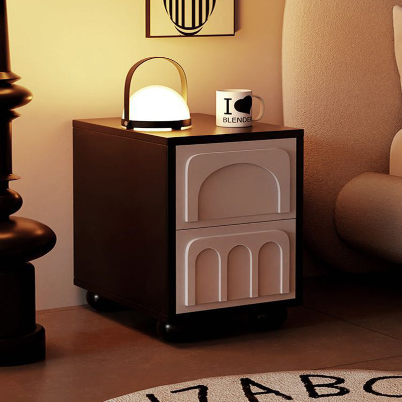 現代的なスカンジナビアのスクエア型無垢材多層ボードMDFナイトスタンド 寝室用 2段引き出し