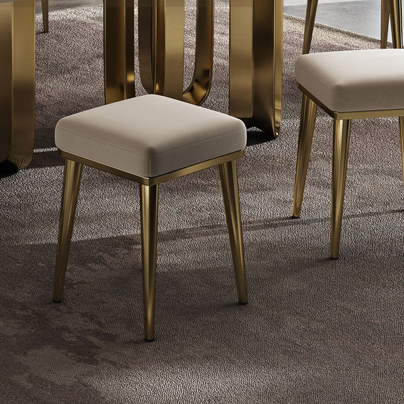 كرسي زينة عصري فاخر مربع الشكل من الجلد المصنوع من الألياف الدقيقة والمُنجّد بالفولاذ المقاوم للصدأ، قابل للتكديس لغرفة النوم