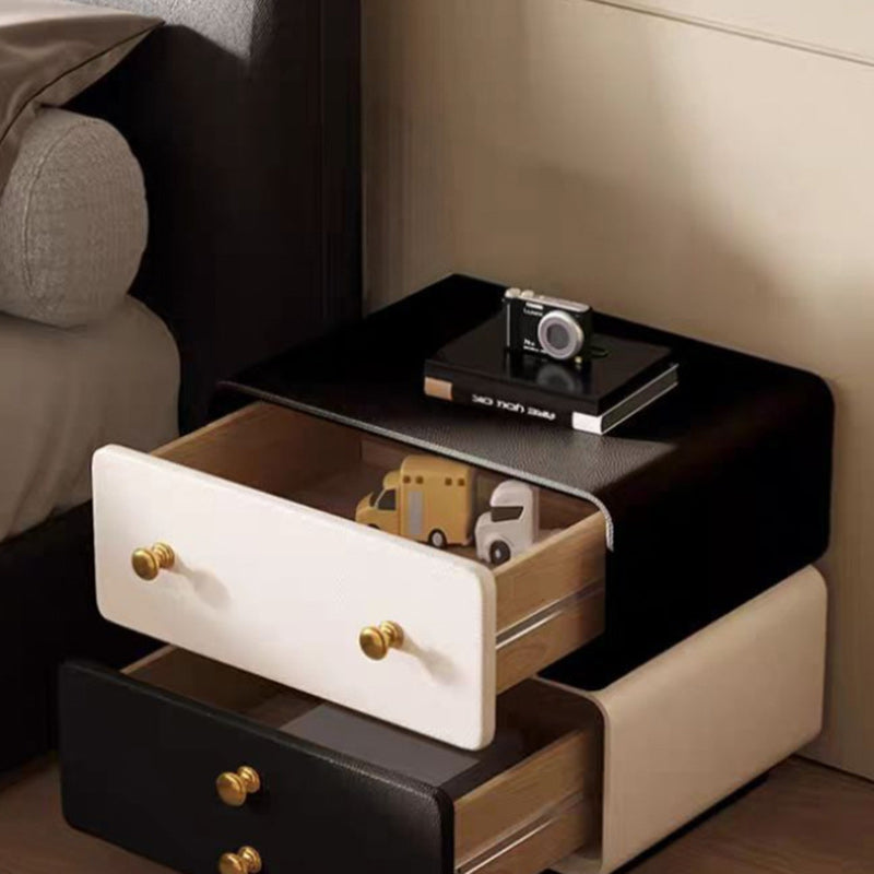 طاولة جانبية مربعة الشكل بتصميم روبوت معدني معاصرة ومبتكرة مصنوعة من جلد الألياف الدقيقة وخشب صلب ومزودة بدرجين لغرفة النوم