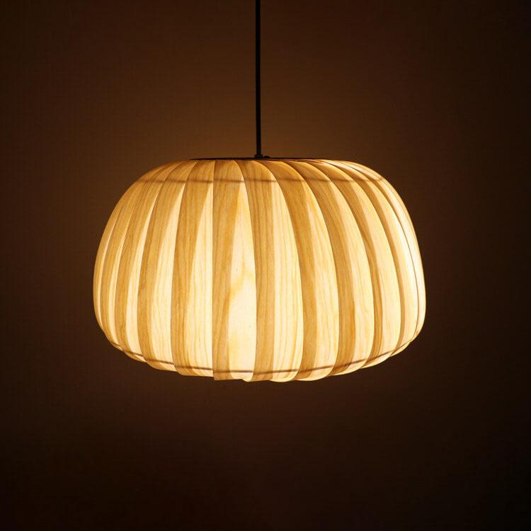 مصباح معلق حديث من الخشب على شكل قرع، مزود بمصباح واحد باللون البيج