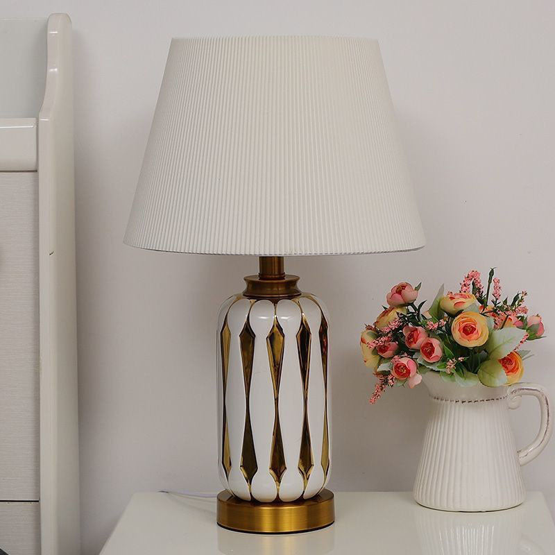 Modern Luxury Trapezoidal Vase Base Ceramic Fabric 1-Light Table Lamp For Bedroom