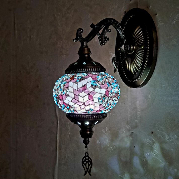 مصباح حائط أوروبي عتيق من الزجاج المتشقق ذو ضوء واحد