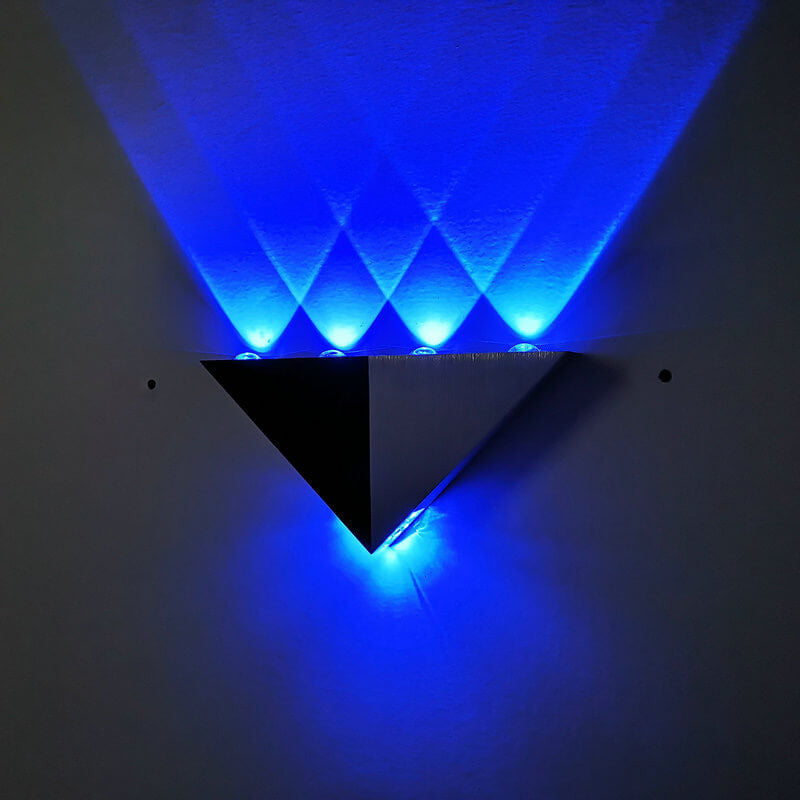 مصباح حائط LED بتصميم هرمي مثلثي من الألومنيوم والأكريليك بتصميم إبداعي حديث