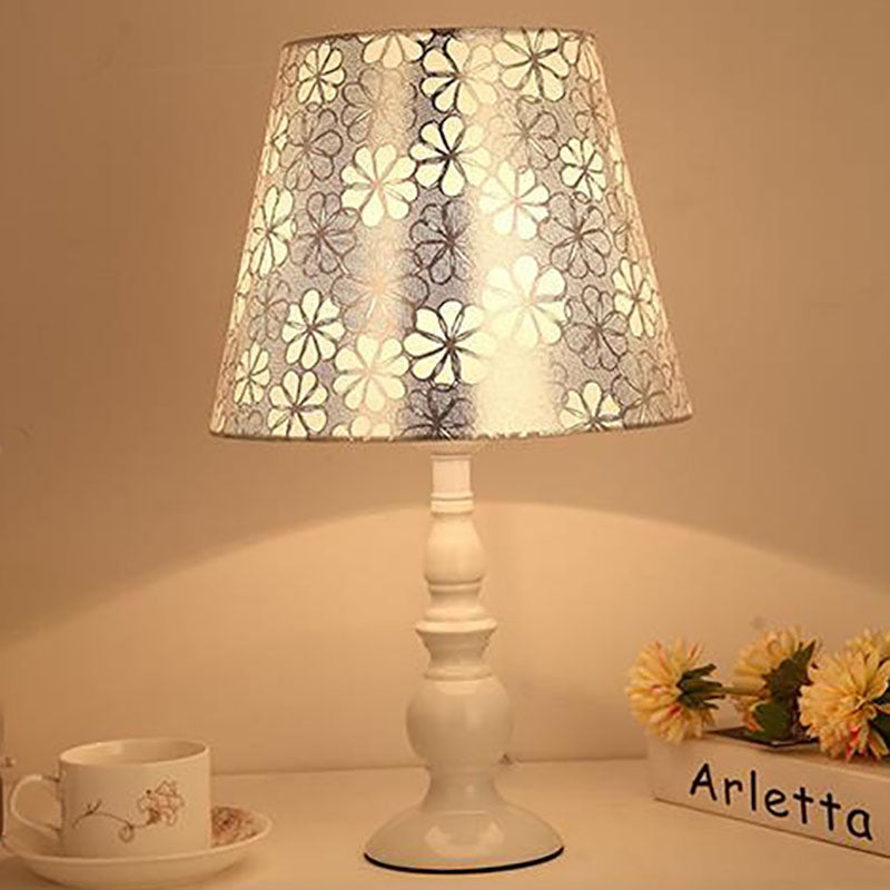 Modern Simple Floral Fabric Iron Vase Base 1-Light Table Lamp