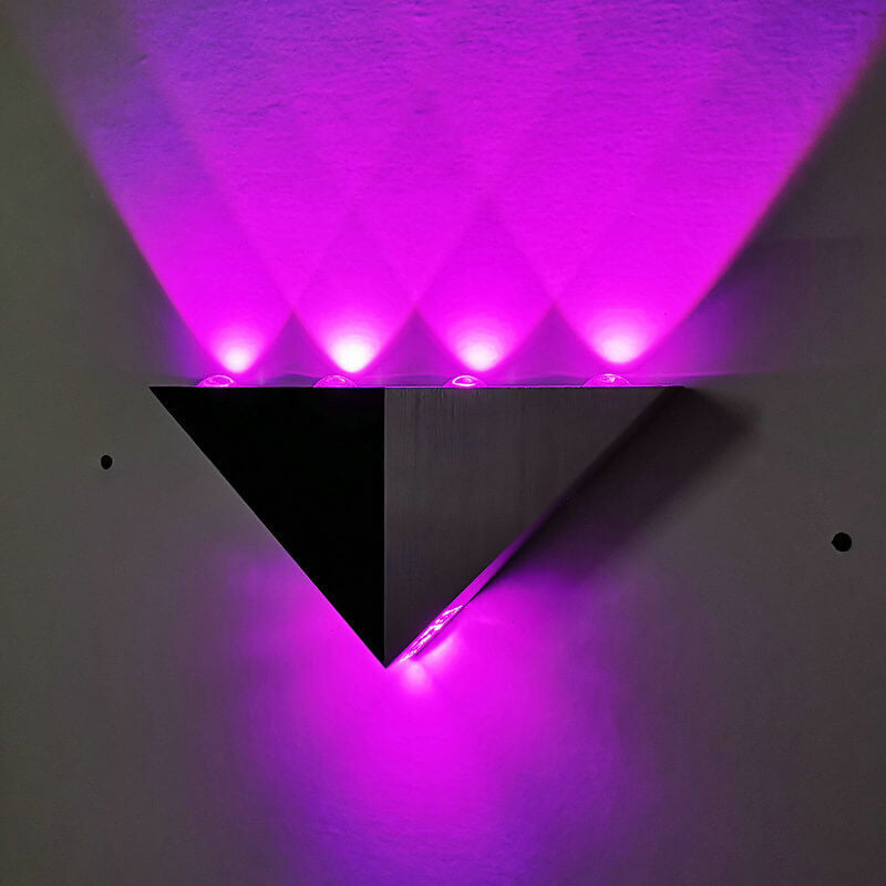 مصباح حائط LED بتصميم هرمي مثلثي من الألومنيوم والأكريليك بتصميم إبداعي حديث