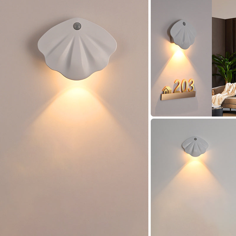 مصباح حائط LED قابل لإعادة الشحن مصنوع من مادة ABS بتصميم عصري وبسيط ومقاوم للماء للاستخدام في الفناء الخارجي