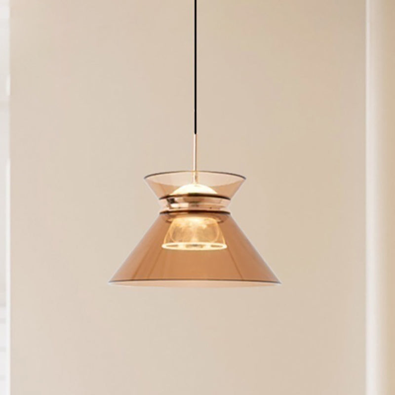 مصباح LED بتصميم الساعة الرملية المدبب المصنوع من الألومنيوم والأكريليك بتصميم بسيط وعصري لوضعه بجانب السرير 