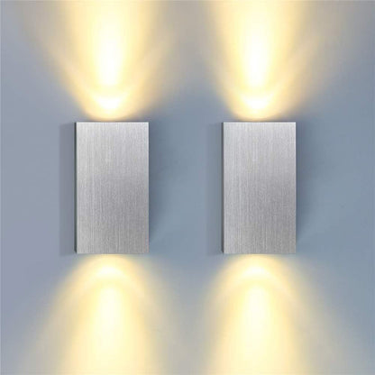 مصباح حائط LED مكعب من الألومنيوم المقاوم للماء بتصميم عصري وبسيط للفناء الخارجي 