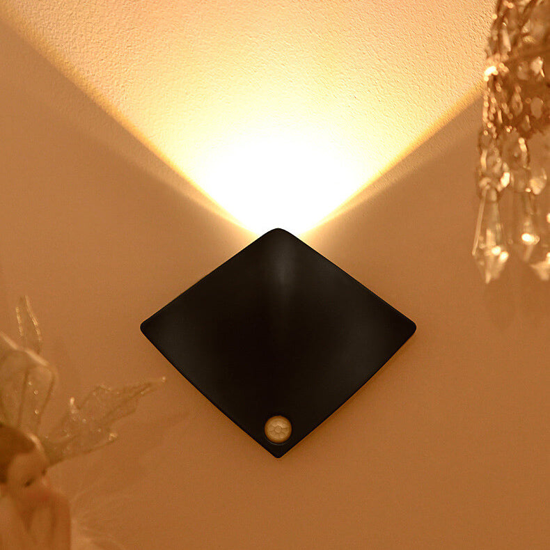 مصباح حائط LED بتصميم ستينغراي إبداعي حديث للكمبيوتر الشخصي 