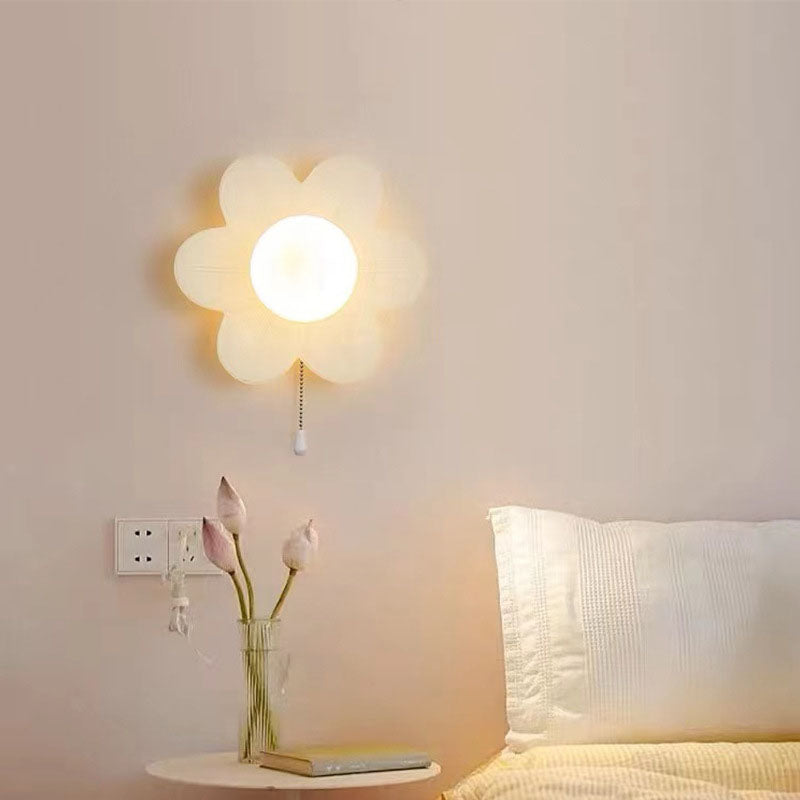 مصباح حائط LED بتصميم زهرة كريمية بسيط وحديث لغرفة النوم 