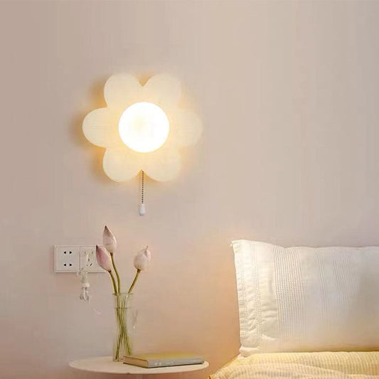 مصباح حائط LED بتصميم زهرة كريمية بسيط وحديث لغرفة النوم 