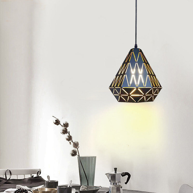 مصباح معلق مثلثي من الحديد بتصميم هندسي بسيط من Nordic Simplicity مزود بمصباح واحد 