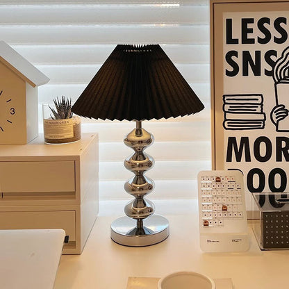 Modern Light Luxury Simple Wrought Iron Pleats 1-Light Table Lamp