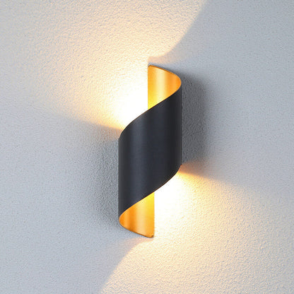 مصباح حائط LED عصري إبداعي من الألومنيوم المنحني للاستخدام الخارجي والداخلي ومقاوم للماء 