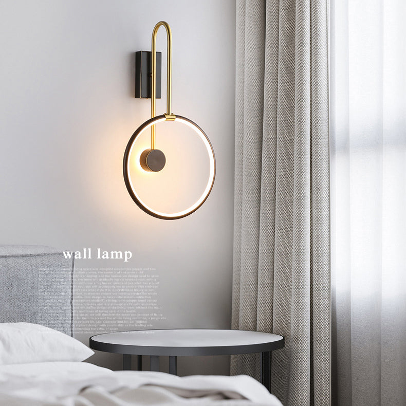 مصباح حائط LED بتصميم دائري بسيط عصري مصنوع من النحاس والأكريليك لغرفة النوم 