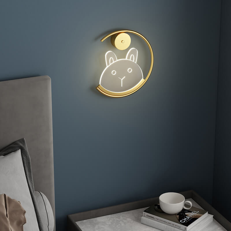 مصباح حائط LED إبداعي على شكل دب أكريليك ذهبي على شكل حرف C 