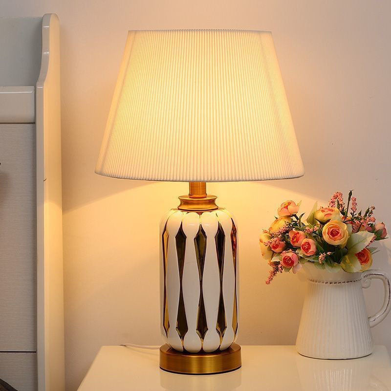 Modern Luxury Trapezoidal Vase Base Ceramic Fabric 1-Light Table Lamp For Bedroom