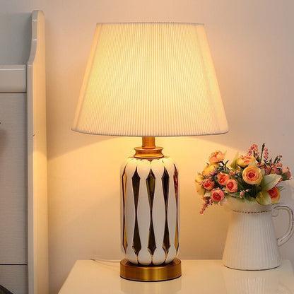 Modern Luxury Trapezoidal Vase Base Ceramic Fabric 1-Light Table Lamp For Bedroom