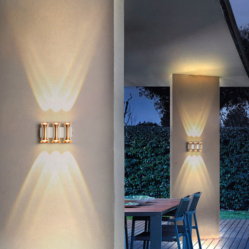 مصباح حائط LED مستطيل الشكل مصنوع من الألومنيوم والزجاج بتصميم عصري بسيط ومقاوم للماء للفناء الخارجي 