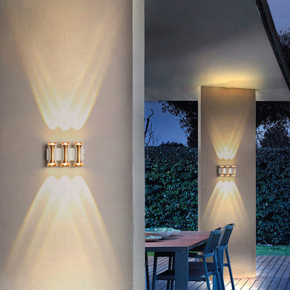 مصباح حائط LED مستطيل الشكل مصنوع من الألومنيوم والزجاج بتصميم عصري بسيط ومقاوم للماء للفناء الخارجي 