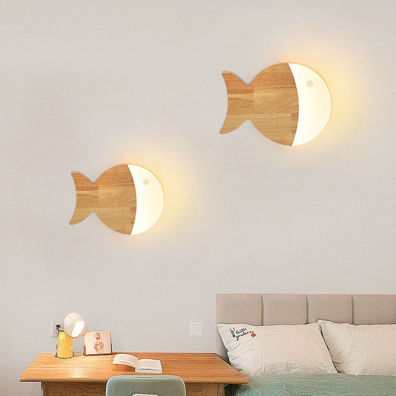مصباح حائط LED بتصميم سمكة صغيرة إبداعي بسيط من الخشب بتصميم نورديك 