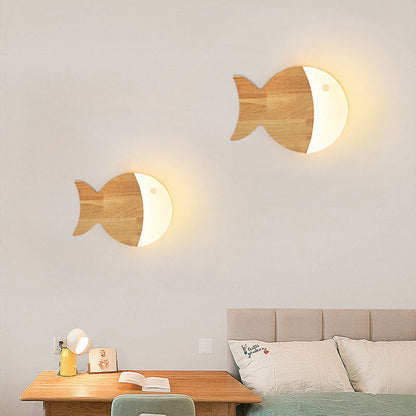مصباح حائط LED بتصميم سمكة صغيرة إبداعي بسيط من الخشب بتصميم نورديك 