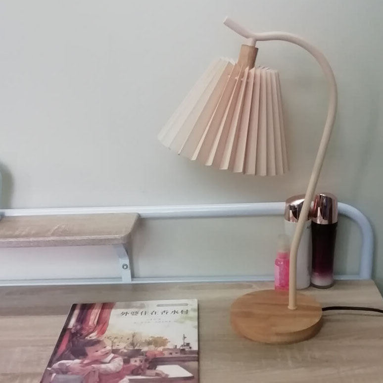 European Minimalist Pleated Solid Wood 1-Light Table Lamp