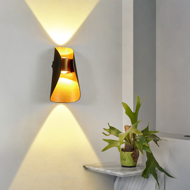مصباح حائط LED مقاوم للماء بتصميم إبداعي وعصري وبسيط للشرفة الخارجية 