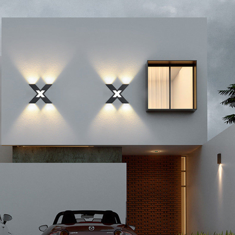 モダンな防水型X字型LED 4灯屋外壁取り付け用燭台ランプ