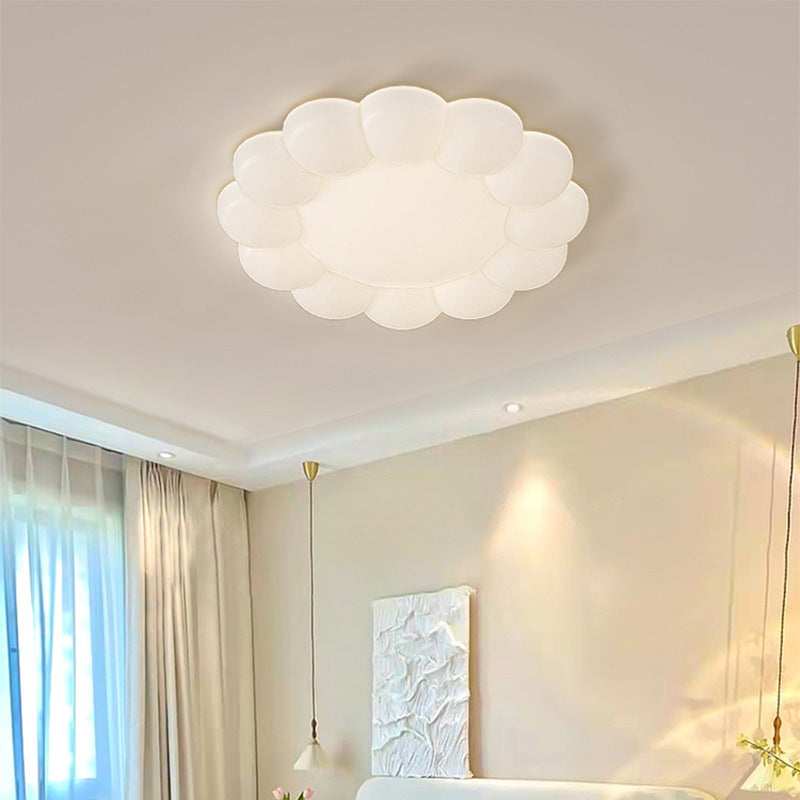 寝室用コンテンポラリー北欧クリームPEフラワーLEDフラッシュマウントシーリングライト
