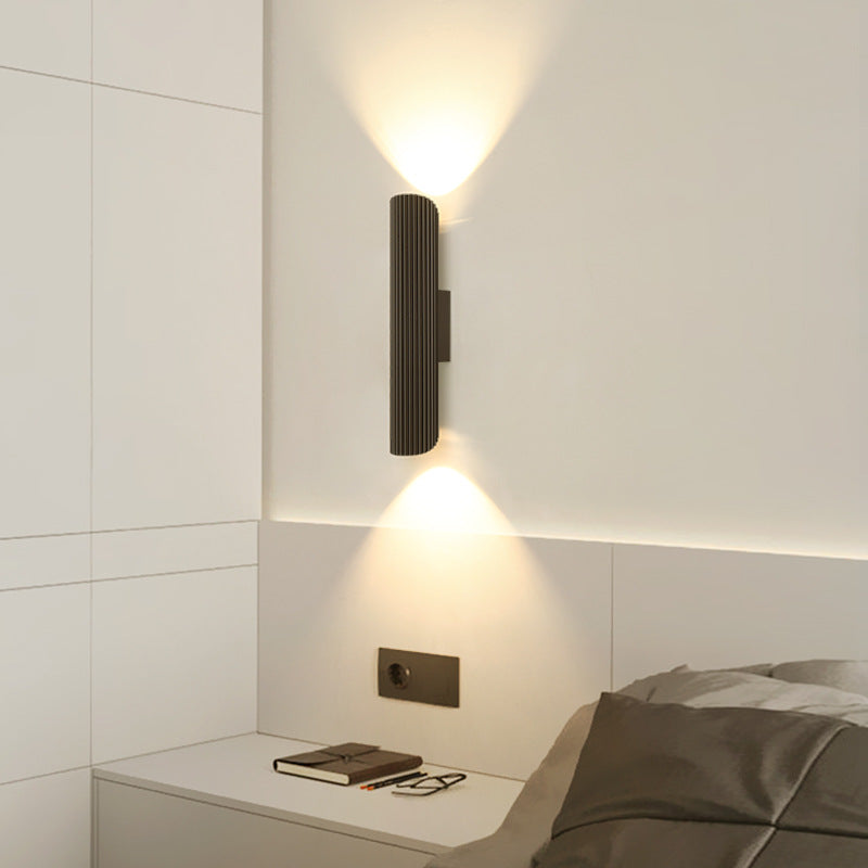 مصباح حائط LED بتصميم أسطواني معاصر من الحديد والألومنيوم بتصميم نورديك لوضعه بجانب السرير 