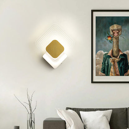 مصباح حائط LED هندسي من الأكريليك باللون الذهبي الفاخر بإضاءة عصرية 