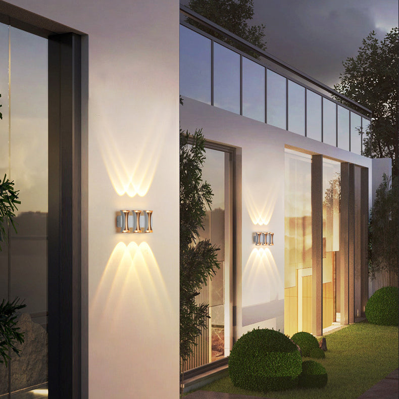 مصباح حائط LED مستطيل الشكل مصنوع من الألومنيوم والزجاج بتصميم عصري بسيط ومقاوم للماء للفناء الخارجي 