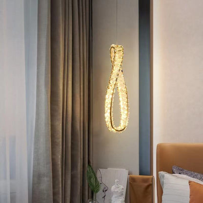 مصباح LED معلق بحلقة كريستالية فاخرة بتصميم عصري 