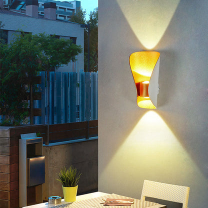مصباح حائط LED مقاوم للماء بتصميم إبداعي وعصري وبسيط للشرفة الخارجية 