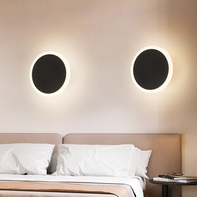 مصباح حائط LED دائري دوار مصنوع من الحديد والأكريليك بتصميم عصري بسيط لغرفة النوم 