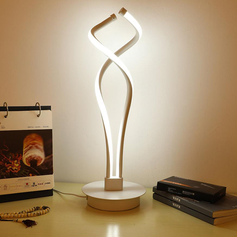 Minimalist Creative Twisted Aluminum Iron LED Table Lamp