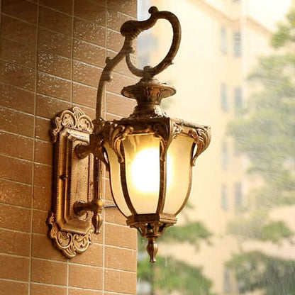 مصباح حائط خارجي مقاوم للماء مصنوع من الألومنيوم والزجاج بتصميم أوروبي عتيق مزود بمصباح واحد 